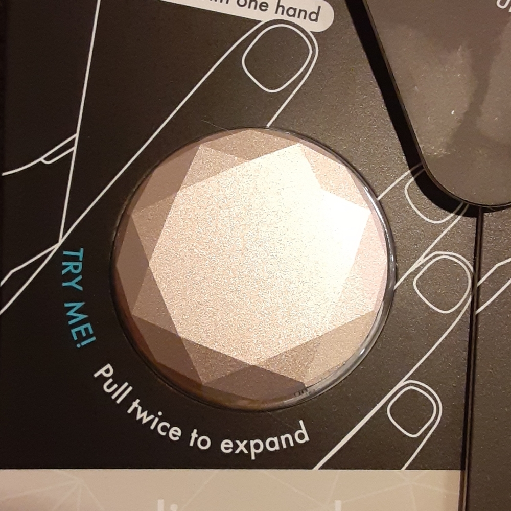 Pop sockets 4$ each . - Picture 4 of 4